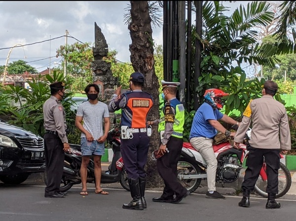 Cegah Penularan Covid-19 Kelurahan Sesetan Gelar Penegakan Hukum Protokol Kesehatan