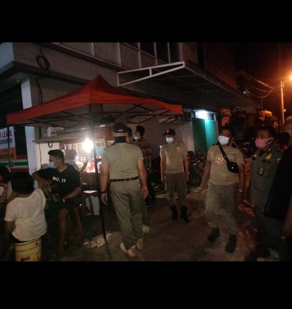 Langgar Prokes, Satpol PP Kota Denpasar Bubarkan Kerumunan