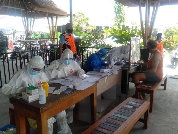 GTPP Covid 19 Kota Denpasar Rapid Test Kepada 201 Orang ABK Di Pelabuhan Serangan, Satu Orang Reaktif