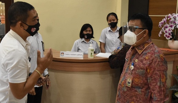 Perkuat Koordinasi Lintas Instansi Putus Mata Rantai Covid-19, Pemkot Denpasar Pastikan Penerapan Protokol Kesehatan di Sejumlah Instansi.