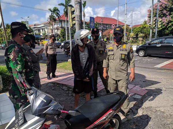 Tingkatkan Disiplin Prokes Satpol PP Denpasar Gelar Sidak Masker