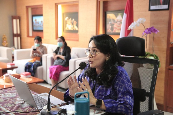 Selly Mantra Menjadi Narasumber Webinar Poltekes Denpasar, Ingatkan Peran Orang Tua Dalam Meningkatkan Imun Anak di Masa Pandemi