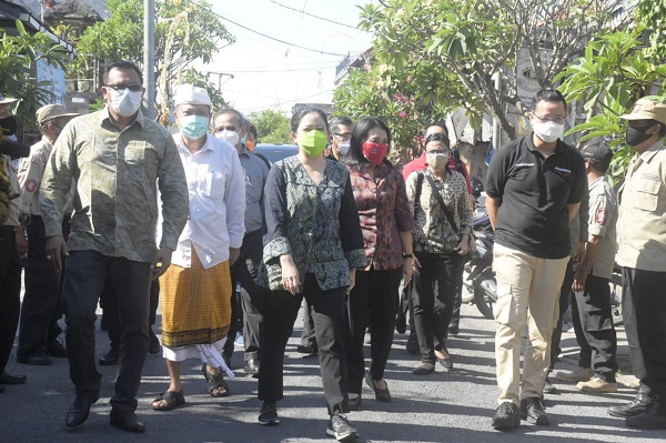 Walikota Rai Mantra Dampingi Ketua DPR-RI, Menteri Sosial dan Menteri PPPA Kunjungan ke Denpasar, Serahkan Bantuan Sosial ke KPM-PKH di Panjer