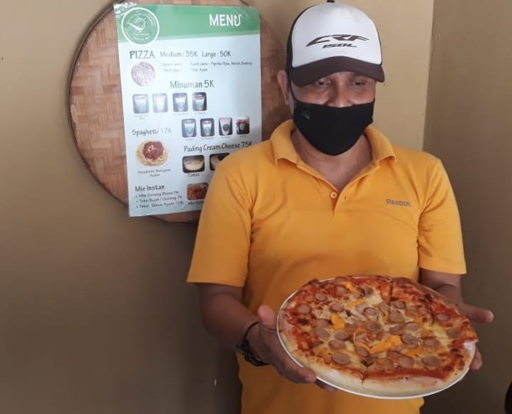 Meski Miliki Keterbatasan Fisik, Adhi Mampu Buka Gerai Pizza