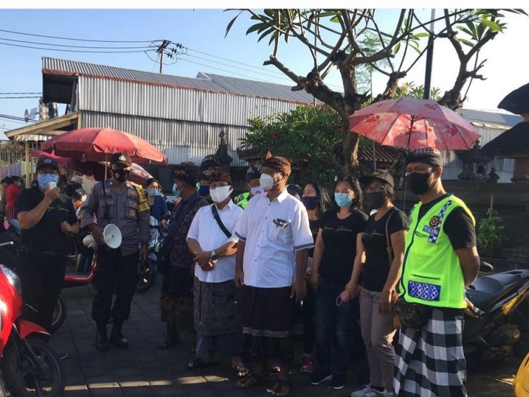 Aksi Pembagian Ribuan Masker di Kelurahan Renon