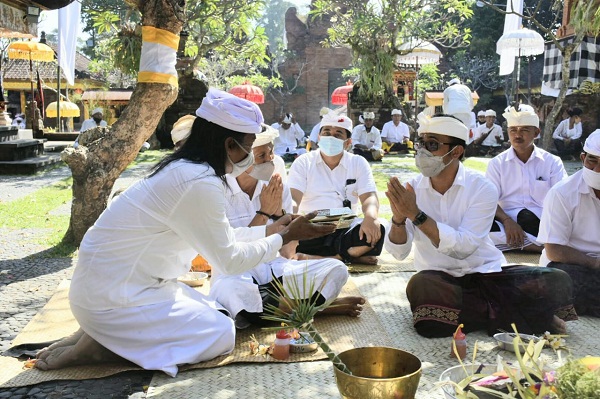 Wakil Walikota Jaya Negara Hadiri Piodalan Pura Luhur Dalem Mutering Jagat Desa Adat Kesiman