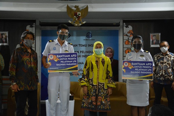 Menaker Ida Fauziyah Kunjungi LPK Balindo Paradiso, Apresiasi Sertifikasi Kompetensi Kota Denpasar.
