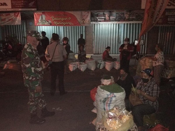 Disiplin Penerapan Prokes, Desa Dauh Puri Kaja Gelar Patroli dan Sosialisasi