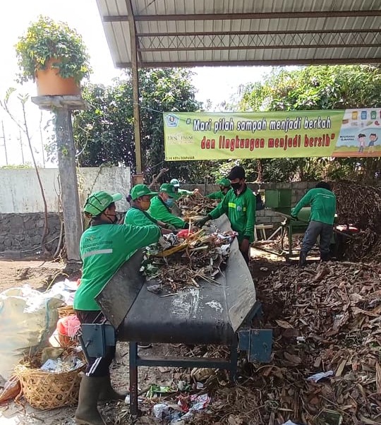 DLHK Denpasar Olah Sampah Organik Jadi Pupuk Kompos. Hasilkan 15 Ton Kompos Per Bulan