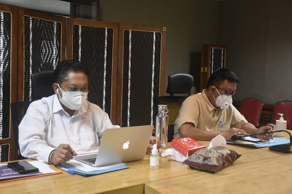 Maksimalkan Penanganan Covid-19 di Kota Denpasar, Walikota Rai Mantra Pimpin Rapat GTPP bersama Lurah/Perbekel dan Bendesa Adat.