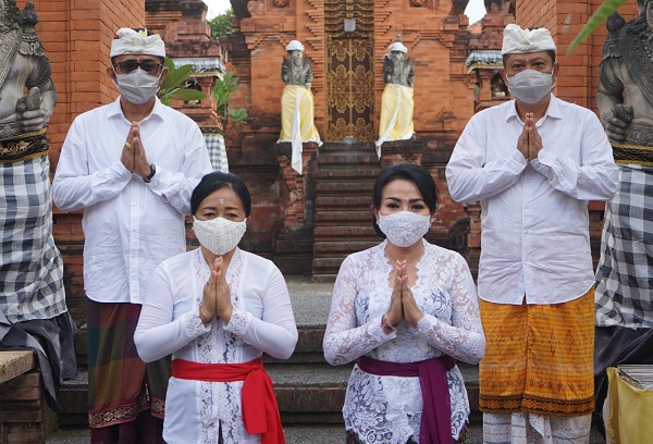 Rai Mantra Dan Jaya Negara Ucapkan Selamat Hari Suci Galungan Dan Kuningan