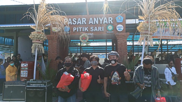 JTB 13 Berbagi Kasih Pada HUT ke-7, Bagikan Makser, Hand Sanitiser, Sembako Hingga Kacamata Gratis Kepada Masyarakat