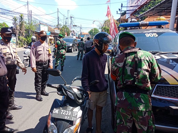 Tingkatkan Disiplin Prokes, Kelurahan Sesetan Libatkan Stake Holder Gelar Operasi Masker