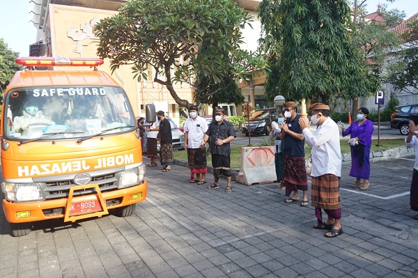 Walikota Rai Mantra Pimpin Pelepasan Jenasah Alm. IB. Sidharta Kepala Inspektorat Dihadiri Wakil Walikota, Sekda, dan Seluruh Pimpinan OPD Pemkot Denpasar.