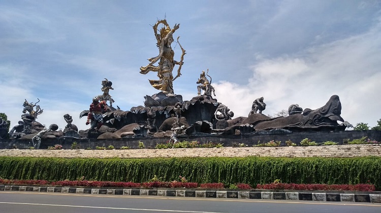 Sering Dilewati, Ini Filosofi Patung Titi Banda Denpasar