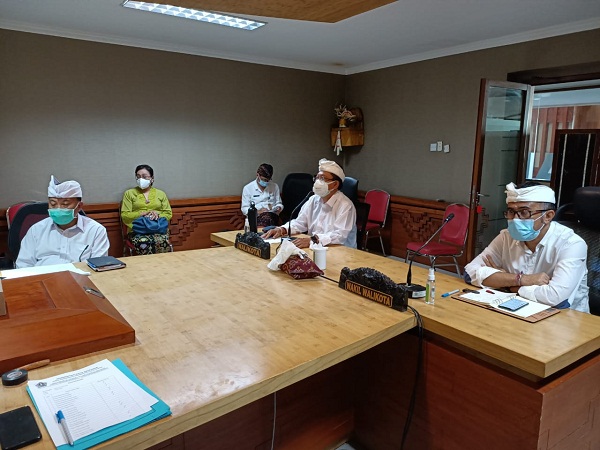 Rakor Bersama GTPP dan Perbekel/Lurah se-Kota Denpasar, Rai Mantra Tekankan Fokus Penanganan dan Pencegahan, Waspadai Klaster Upacara Keagamaan dan Perkantoran