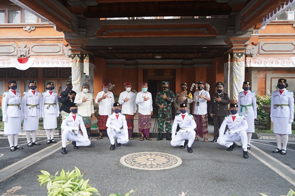 Walikota Rai Mantra Kukuhkan 29 Anggota Paskibraka Denpasar.