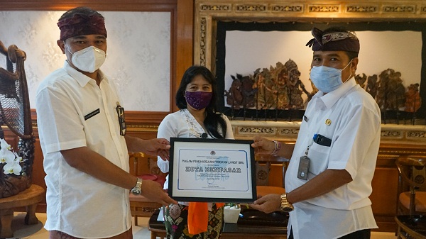 Denpasar Raih Penghargaan Langit Biru Kategori Kota Besar, Sukses Laksanakan Evaluasi Kualitas Udara Perkotaan Dengan Baik
