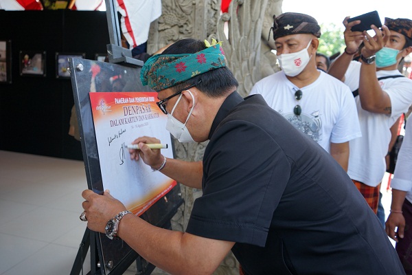 Rai Iswara Buka Pameran dan Penerbitan Buku "Denpasar dalam Kartun dan Karikatur"