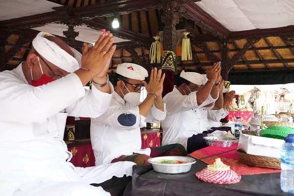 Wawali Jaya Negara Hadiri Karya Ngadegan Lan Pasupati Sesuhunan Pura Mpu Aji Dukuh Sakti Kesiman