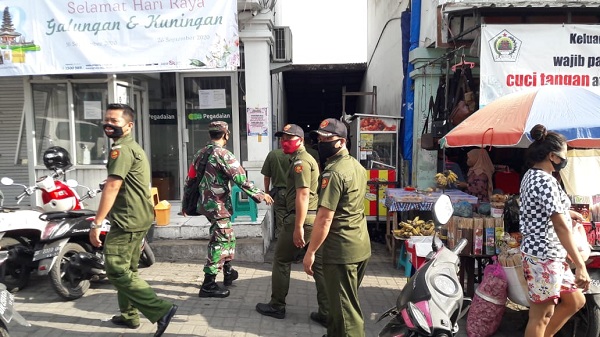 Ajak Masyarakat Patuhi Prokes, Desa Padang Sambian Kelod Rutin Laksanakan Patroli
