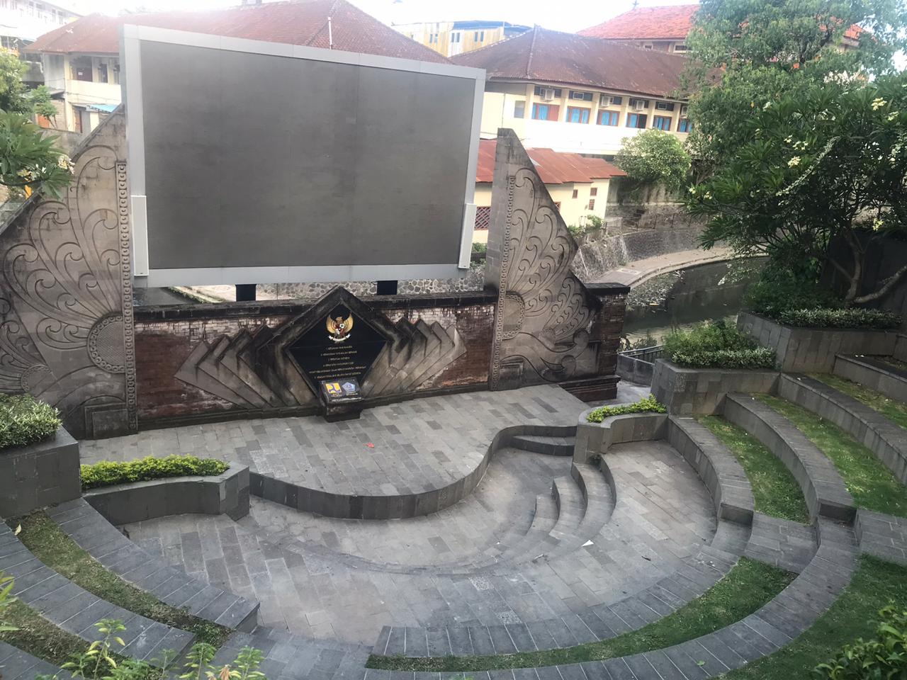 Anak Muda Denpasar Dimanjakan Fasilitas Videotron dan Amphitheater