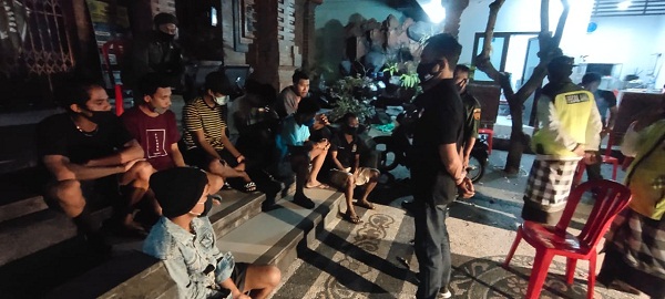 Pesta Miras Saat Pandemi Covid-19, Delapan Warga Diamankan Satgas Covid-19 Desa Peguyangan Kangin