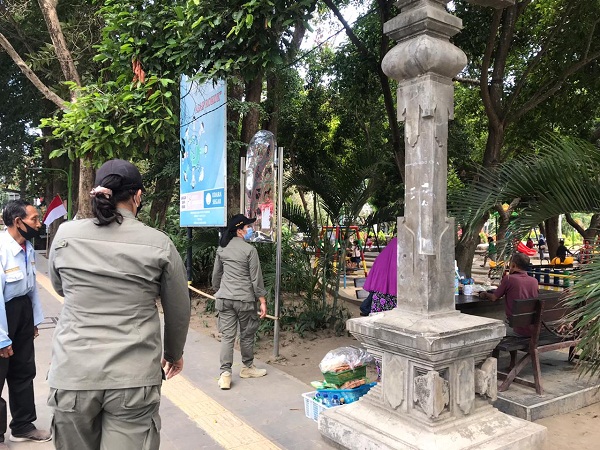 Satpol PP Kota Denpasar Kembali Tertibkan Spanduk Dan Baliho Seputaran Jalan Gunung Agung