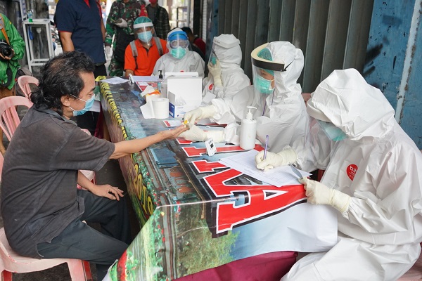 Setelah Satu Warga Dinyatakan Positif, 75 warga Jalan Gunung Salak di Rapid Tes