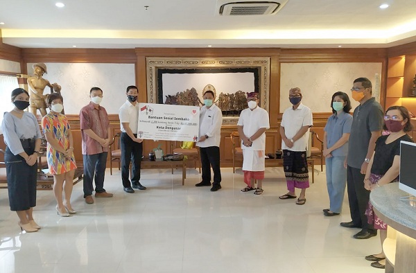 Walikota Rai Mantra Terima 1.300 Kantong Beras Bantuan Asosiasi Korea Bali Ajak Melakukan Recovery Dalam Pandemi.