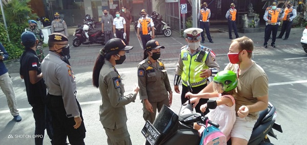 Tim GabunganYustisi Denpasar Lagi Gelar Operasi Penegakan Disiplin Prokes
