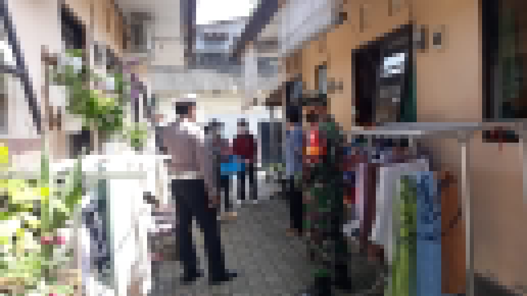 Tekan Penularan Virus Covid-19, Satgas Desa Pemogan Tertibkan  Warga Berkerumun