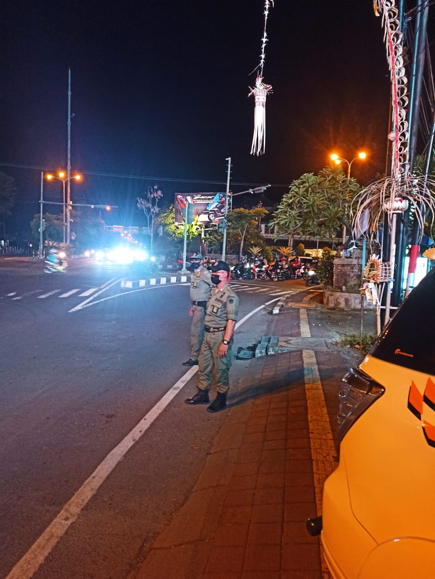 Tim Yustisi, Satpol PP Kota Denpasar Bersama Kepolisian dan Dishub Laksanakan Patroli Gabungan  Tekan Angka Penyebaran Covid19 Di Kota Denpasar