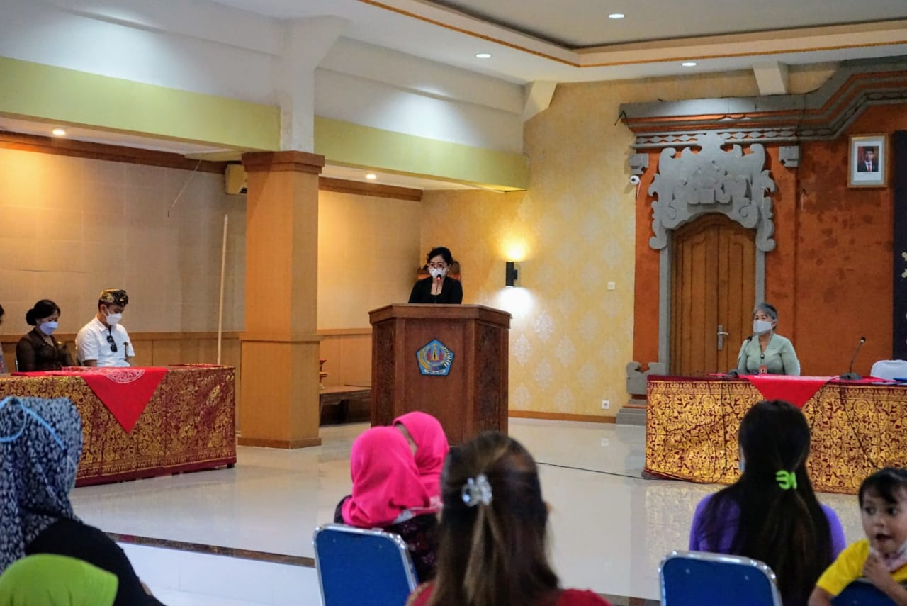 Ny. Sagung Antari Jaya Negara Buka Edukasi Pengasuhan 1000 HPK