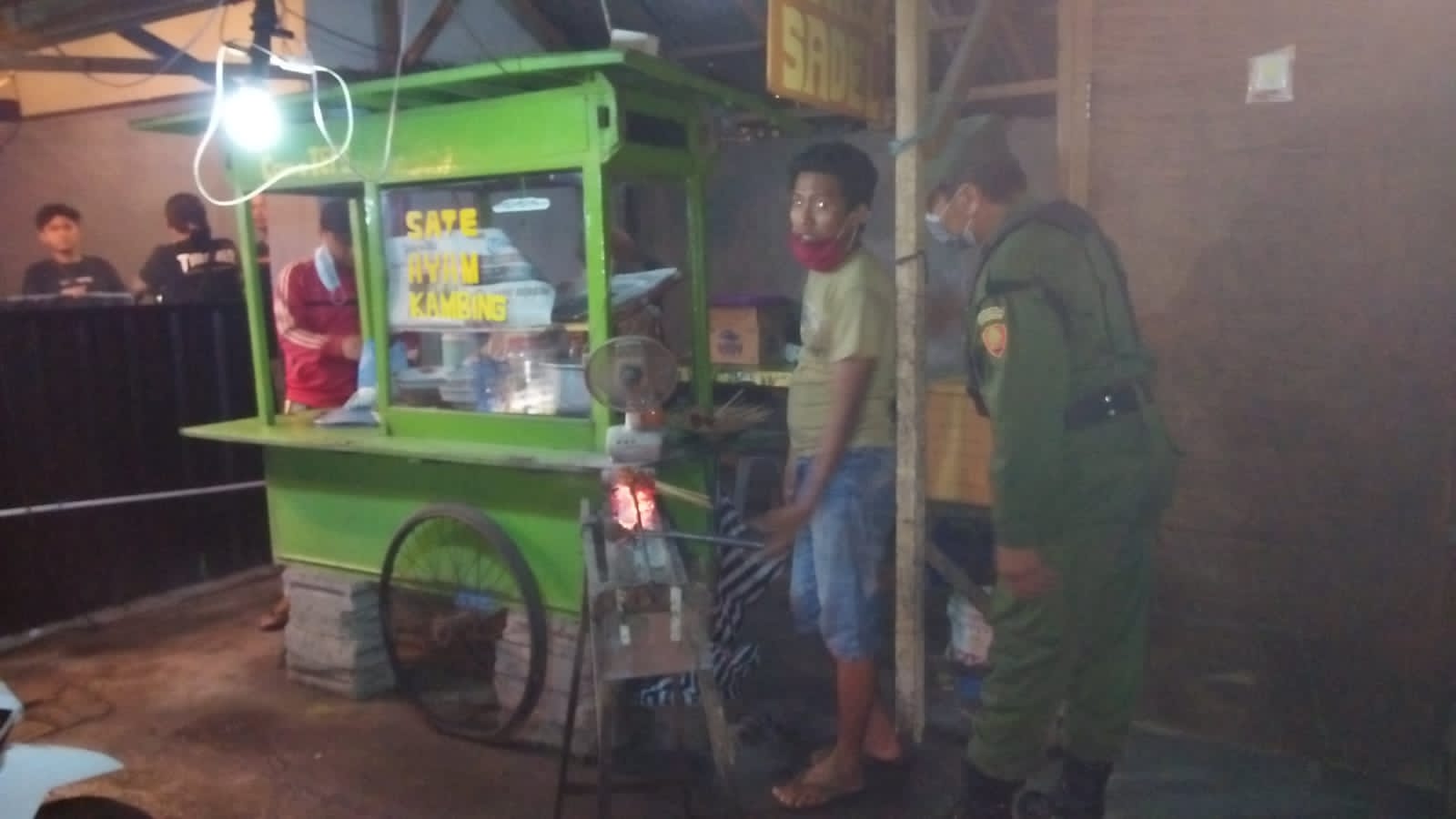 Ajak Warga Taat Prokes, Desa Peguyangan Kangin Laksanakan Patroli Dialogis.