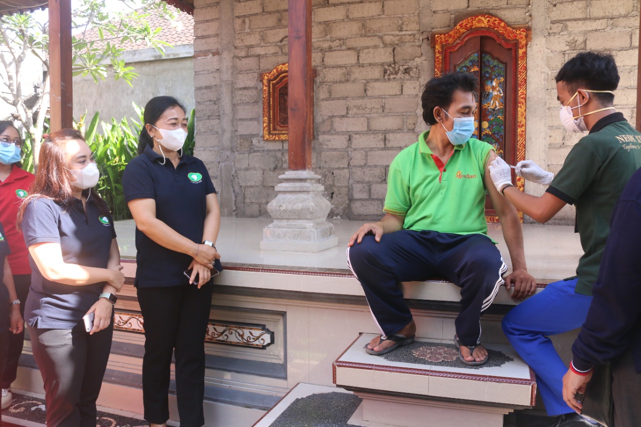 Ketua TP PKK Denpasar  Ny. Antari Jaya Negara Setiap Hari Pantau Pelaksanaan Vaksinasi Home Visit