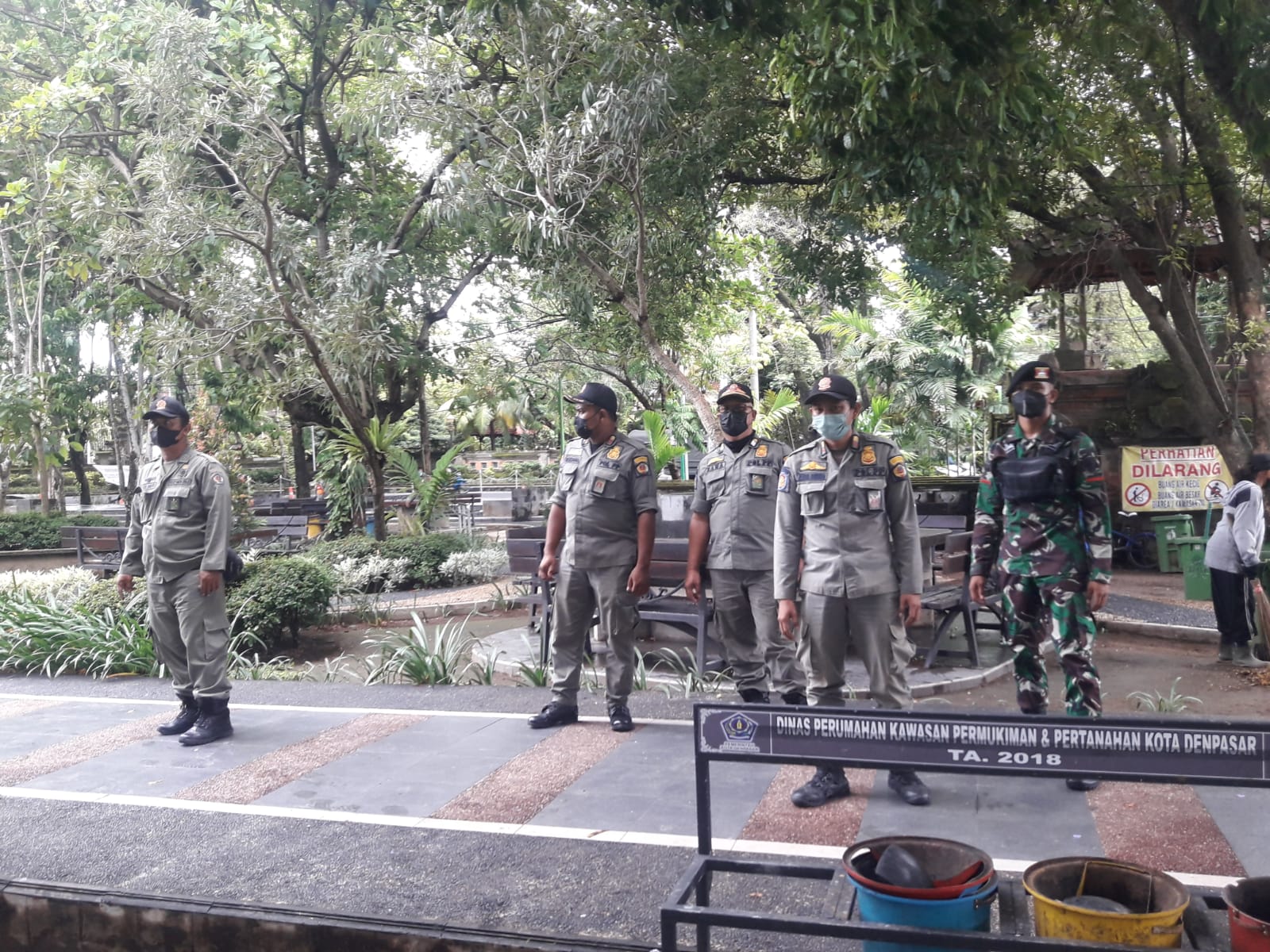 Tim Yustisi Kota Denpasar Bina Pelanggar Prokes di Pasar Tumpah  