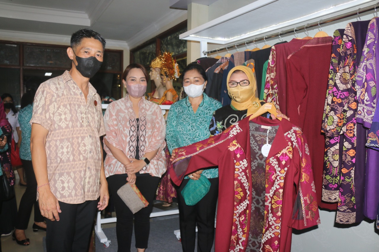 Ketua Dekranasda Kota Denpasar Ny. Sagung Antari Jaya Negara Terima Kunjungan Kerja Ketua Dekranasda Madiun