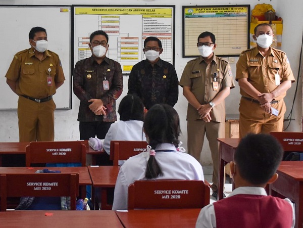 Wawali Arya Wibawa Tinjau ANBK SMP di Kota Denpasar