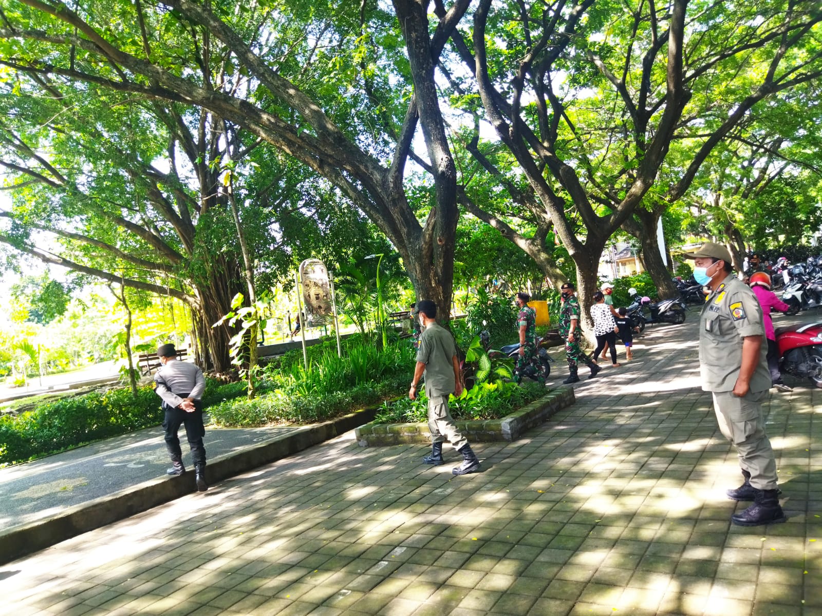 Tim Yustisi Kota Denpasar Gelar Penertiban di Pasar Tumpah  