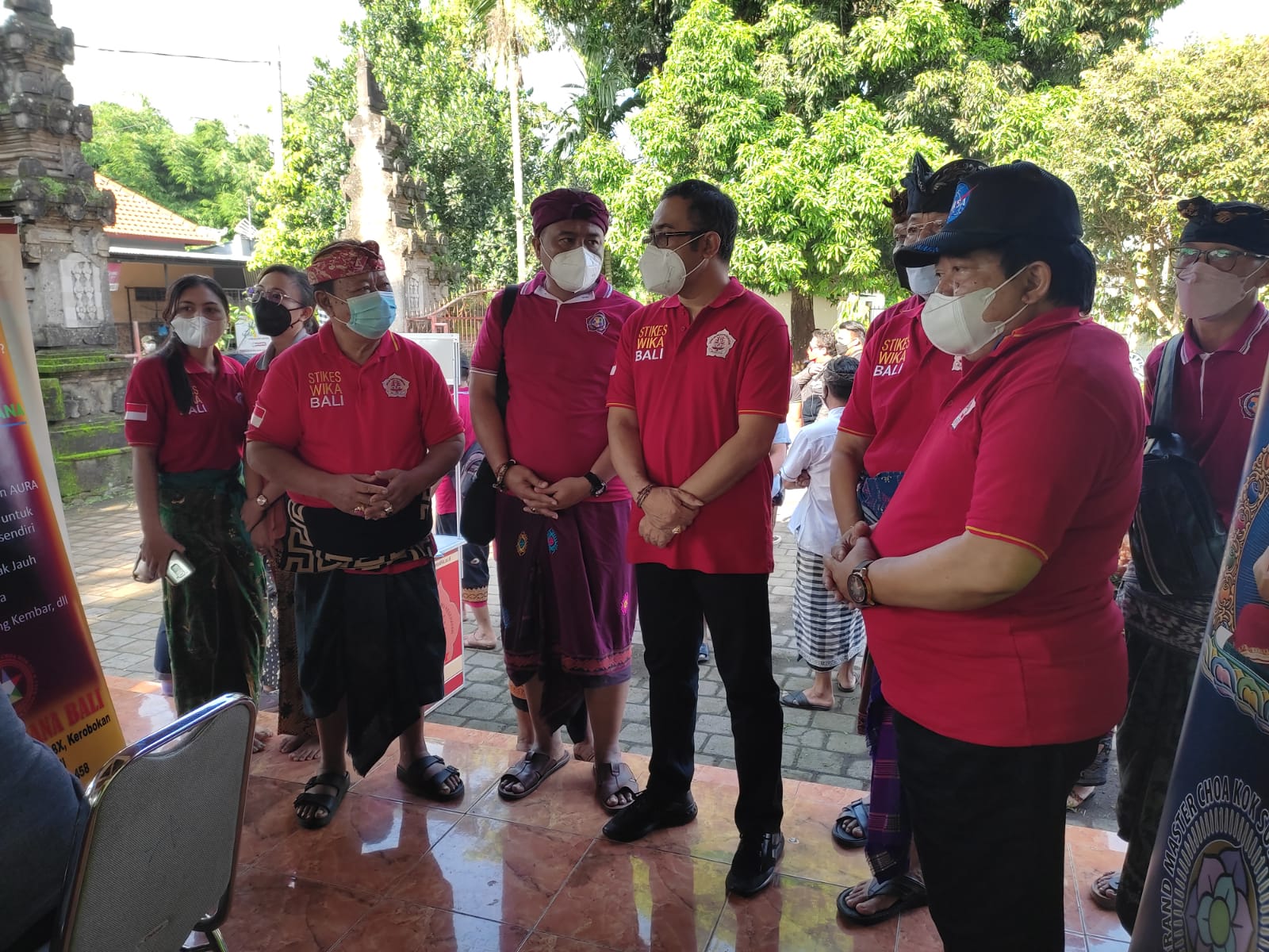 Kenalkan Pengobatan Komplementer Pada Masyarakat  Jaya Negara Hadiri Pengabdian Masyarakat STIkes Wira Medika Bali  di Desa Peguyangan Kaja