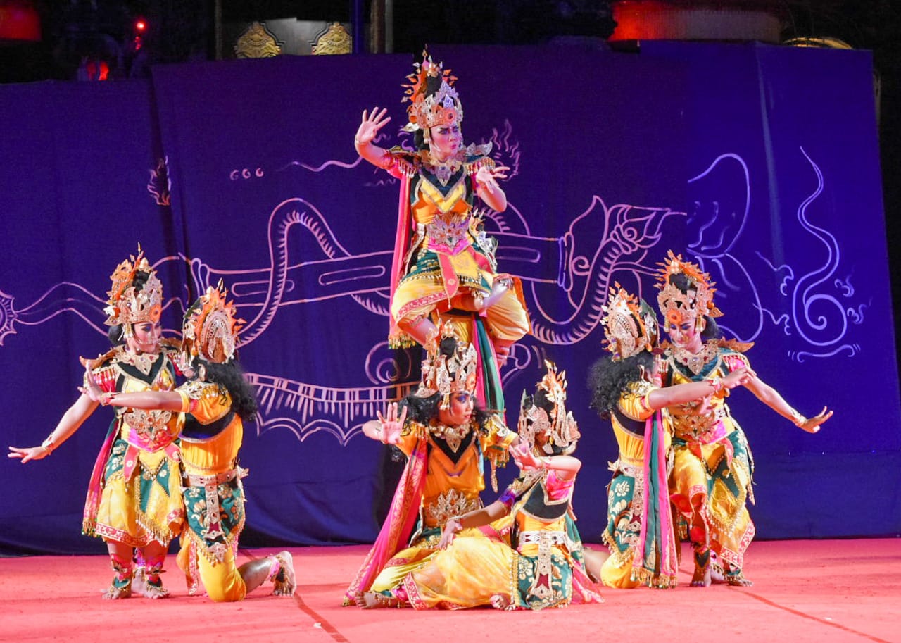 GKW Sida Gita Karya Duta Kota Denpasar Unjuk Kebolehan di PKB XLIII  Tunjukan Kepiawaian Bawakan Tabuh Kreasi Labuh Tiga