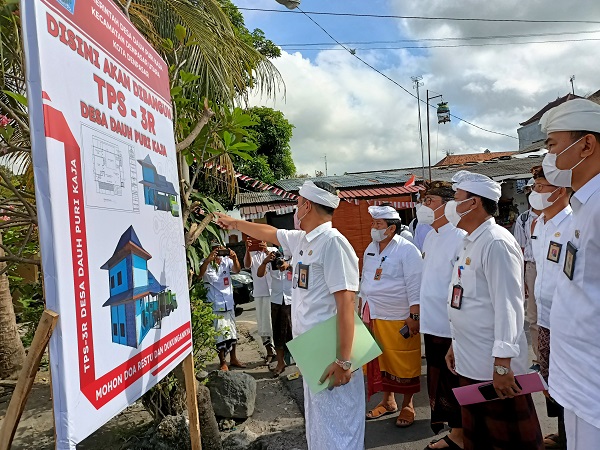 Wawali Arya Wibawa Tinjau Pembangunan TPS3R Desa Dauh Puri Kaja