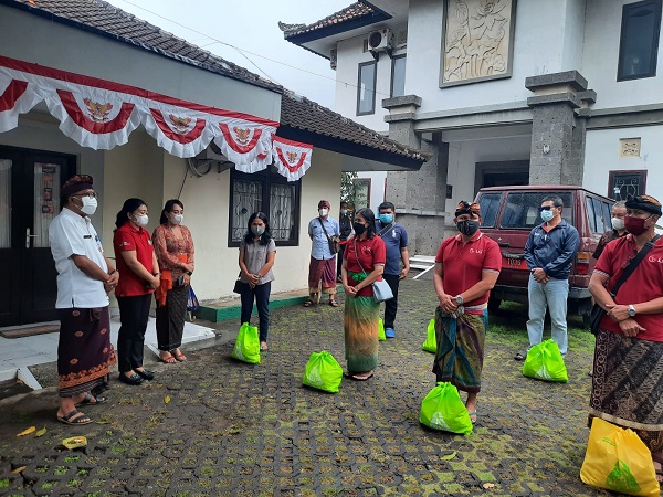 Antari Jaya Negara Serahkan Bantuan Sembako Kepada Disabilitas