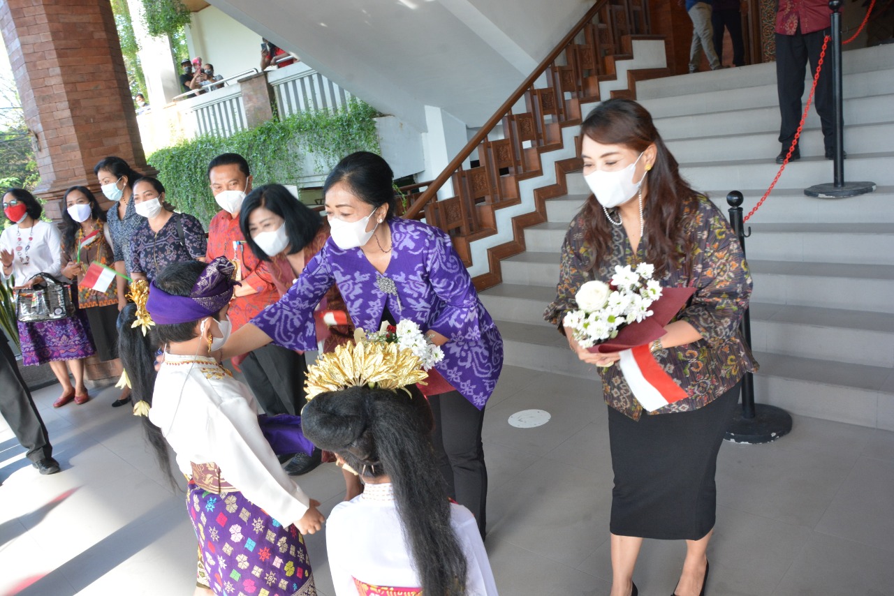 Peringatan Hari Bulan Bung Karno  Jaya Negara Serahkan Penghargaan Pemenang Lomba Kartun dan Baca Puisi