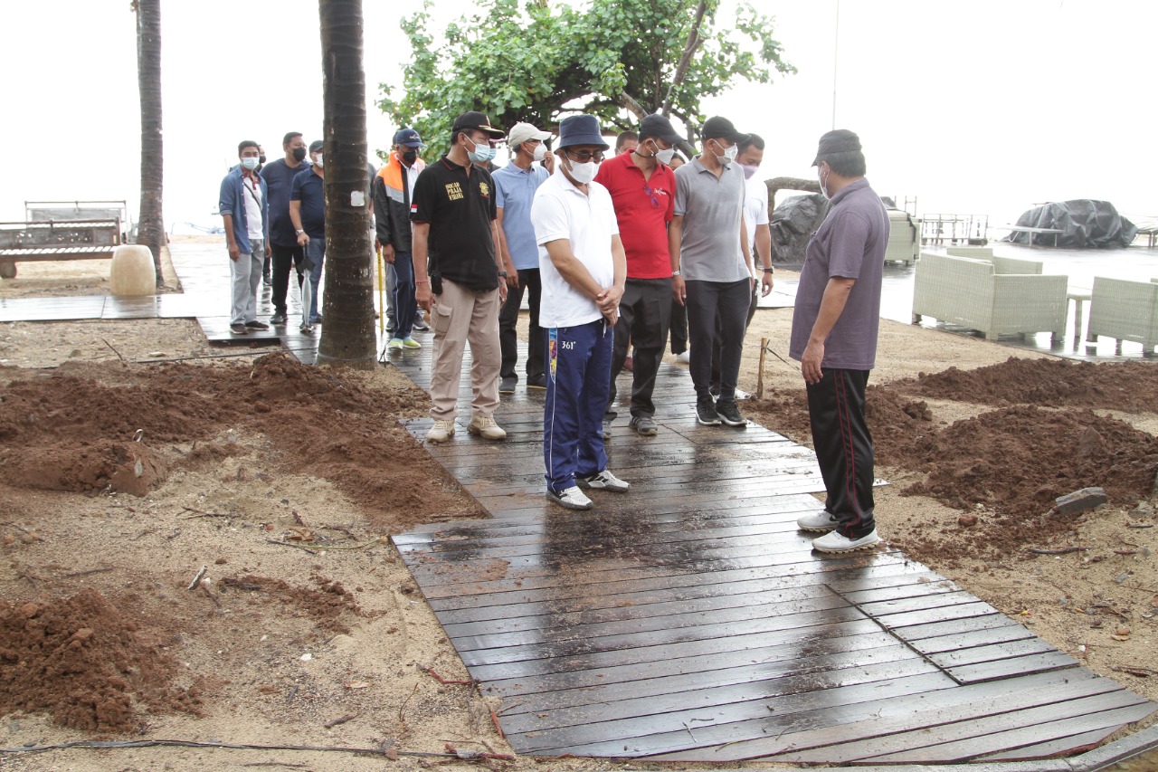Walikota Jaya Negara Tinjau Proyek Penataan Pantai Sanur Utamakan Kenyamanan Masyarakat