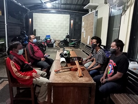 Desa Pemecutan Kelod Gelar Patroli Rutin , Amankan 3 Pengamen Sedang Beroprasi