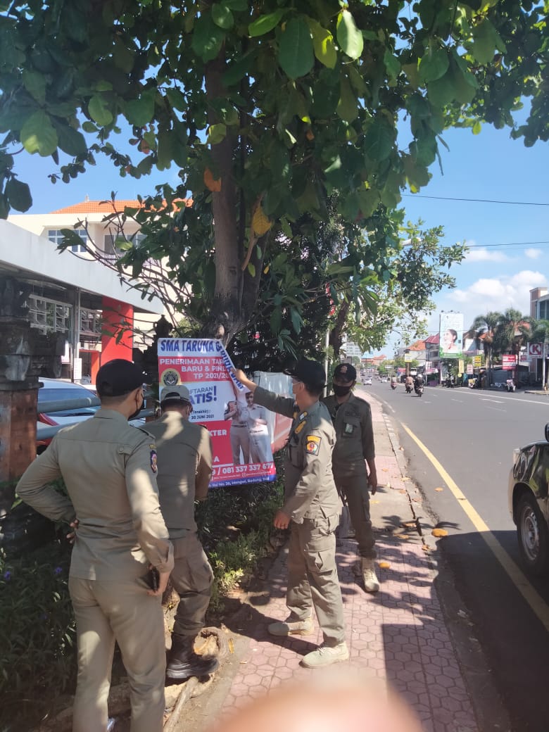Salah Gunakan Masker Tim Yustisi  Denpasar Berikan Pembinaan Warga Pelanggar Prokes