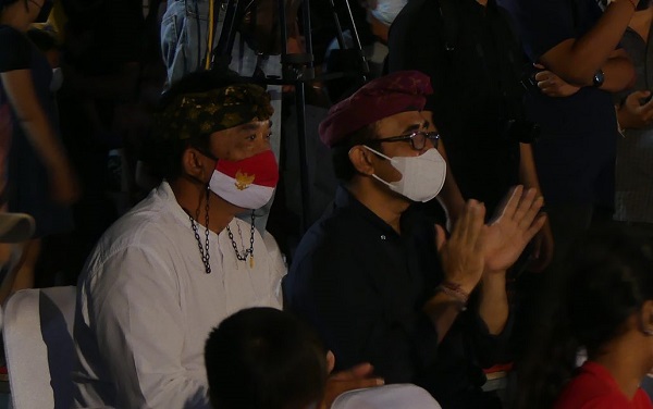 Wali kota Denpasar Tinjau UMKM dan Pementasan Seni di Desa Adat Pohgading