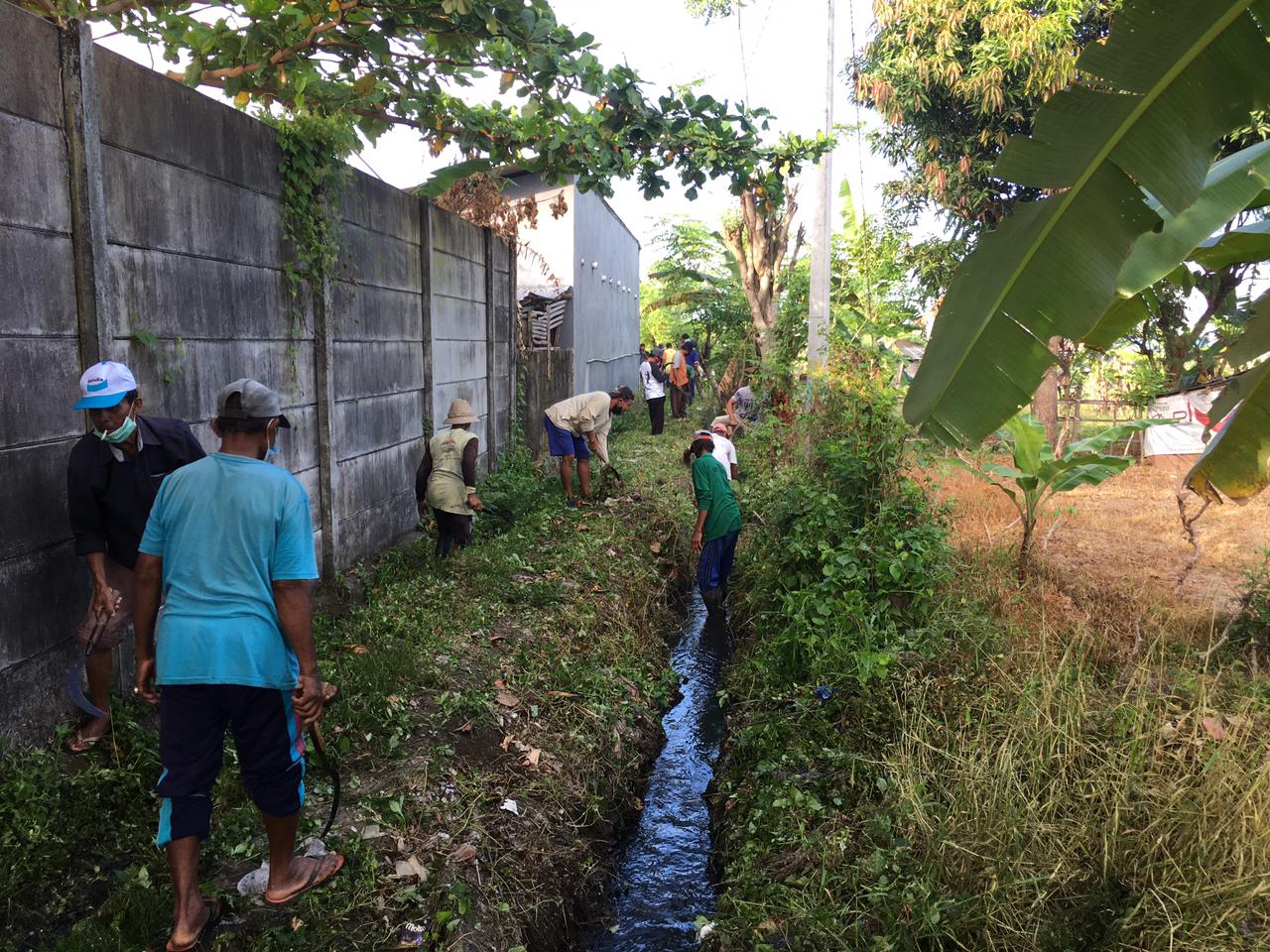 Program Padat Karya Tunai Desa  Saluran Irigasi di Subak Petangan, Desa Ubung Kaja Sepanjang 800 Meter Dibenahi